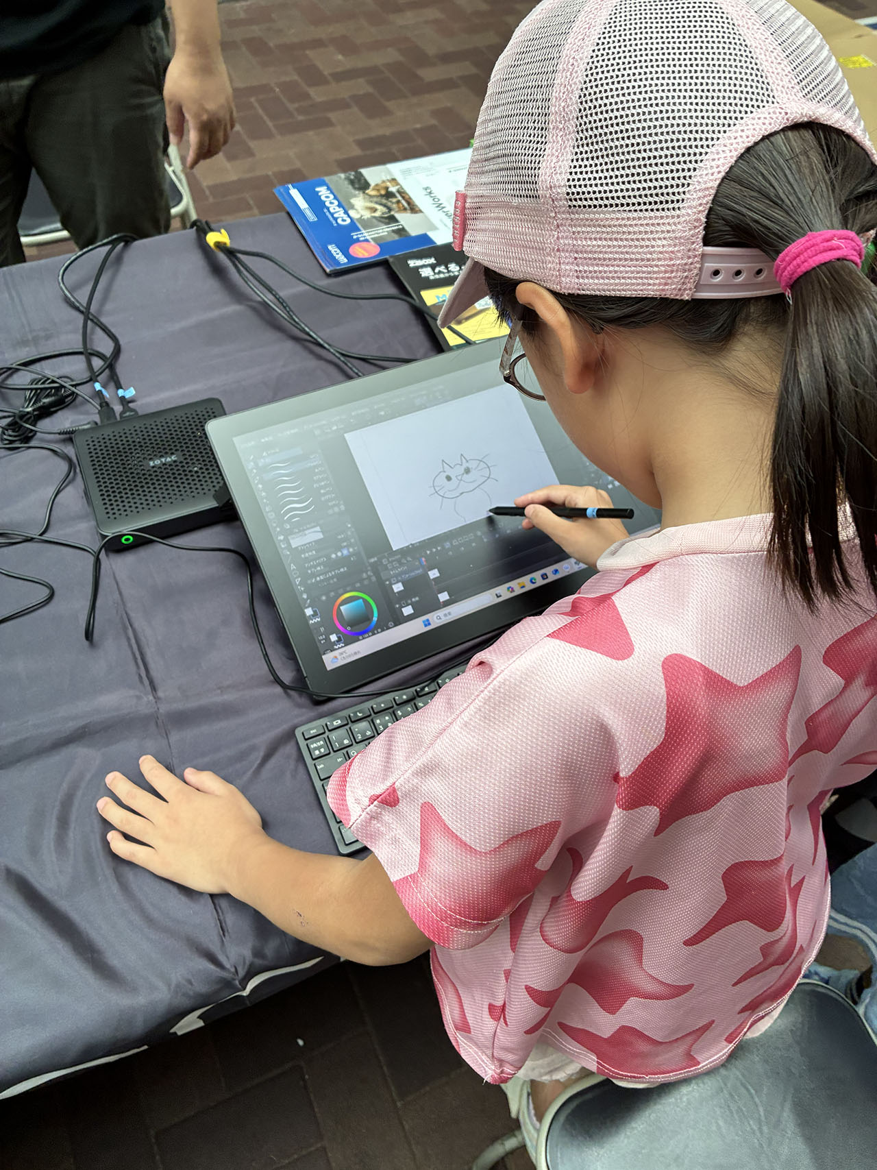 CLIP STUDIO PAINTでのデジタル作画の様子