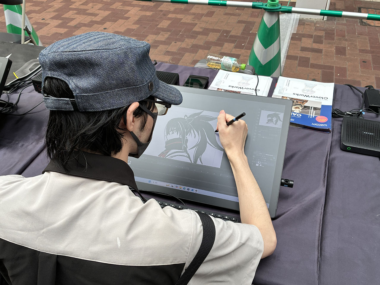 マチ★アソビ vol.29 来場者がデジタル作画を楽しむ様子