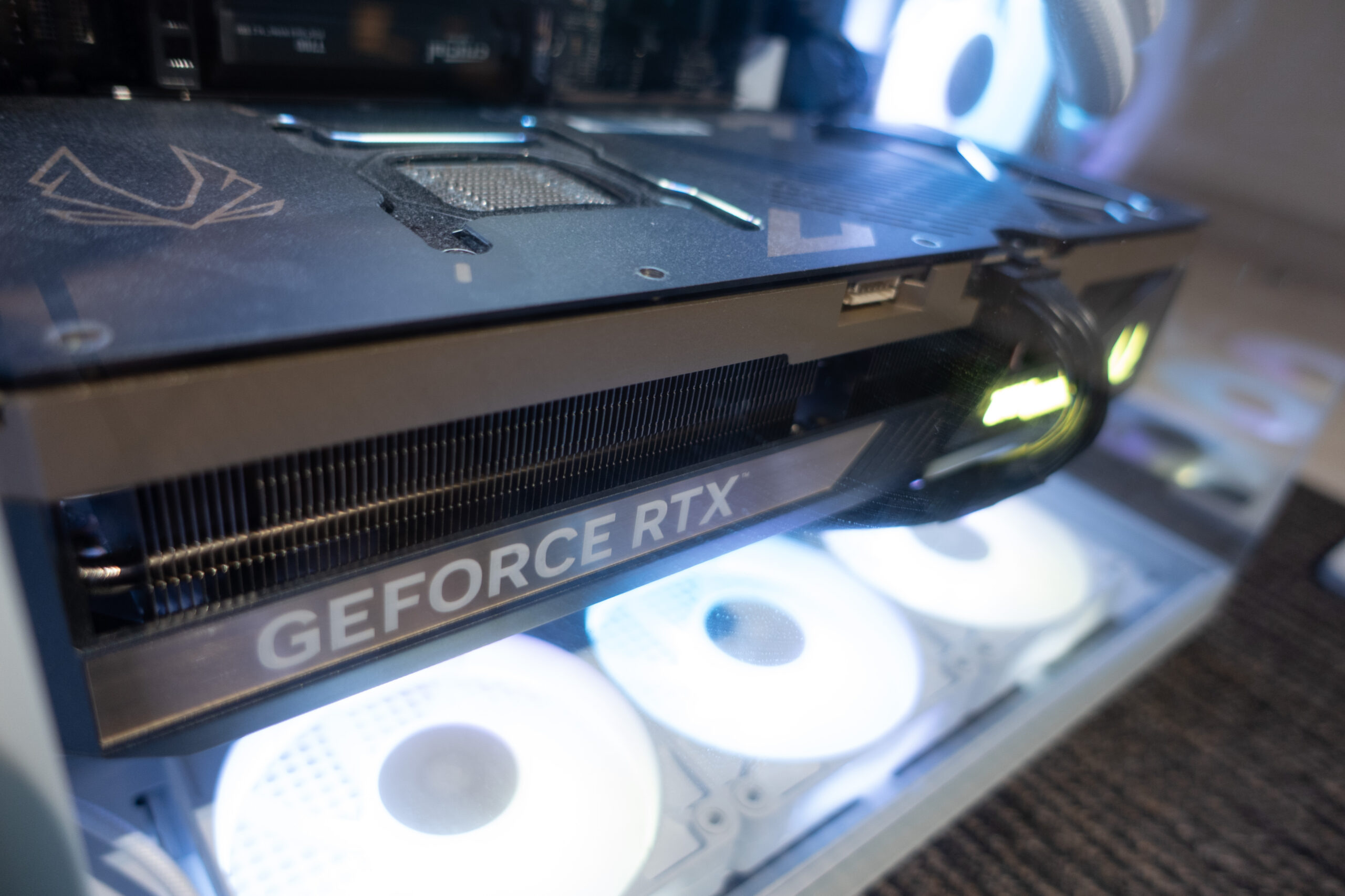 ZOTAC GAMING GeForce RTX 5090 SOLID OC搭載マシン - 倉島伶さんの制作環境