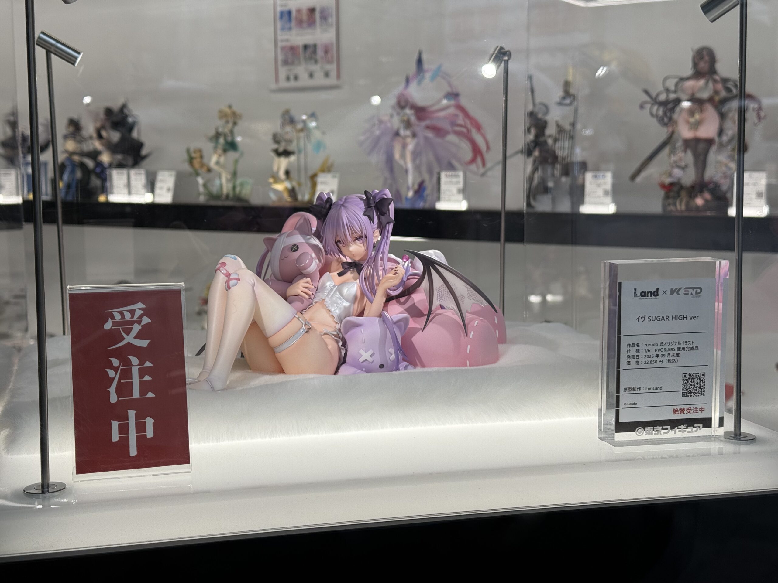 東京フィギュア秋葉原ショールームでの多様なフィギュア展示 - スケール・ネンドロイド・プライズなど