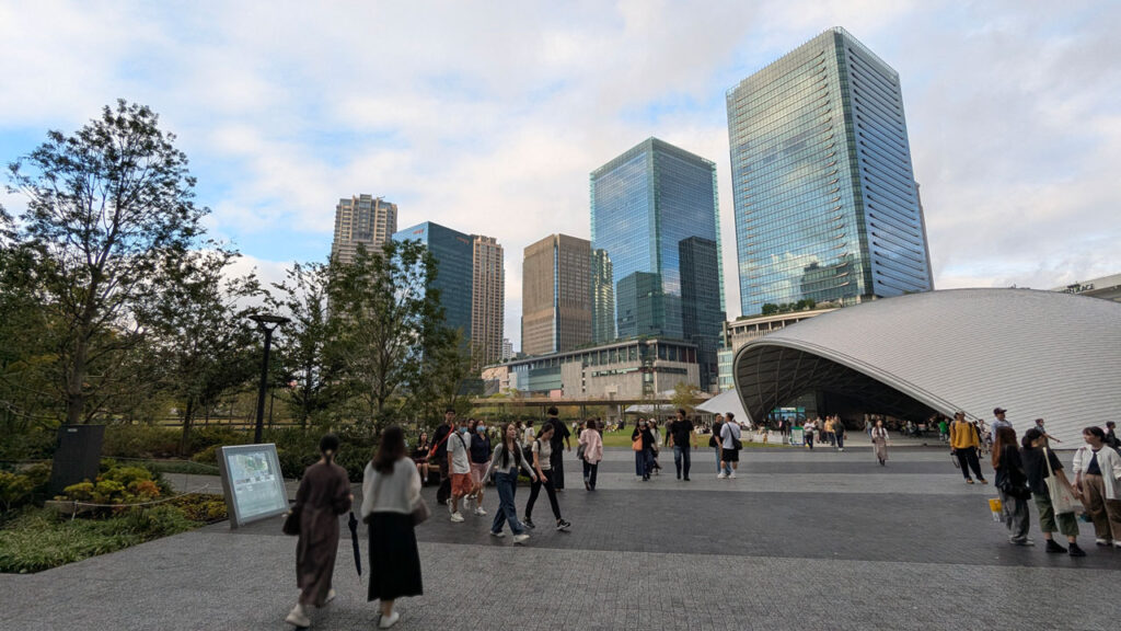 OSAKA INDIE GAMES SUMMIT 2025 会場外観 - コングレスクエア グラングリーン大阪の駅直結高層ビル