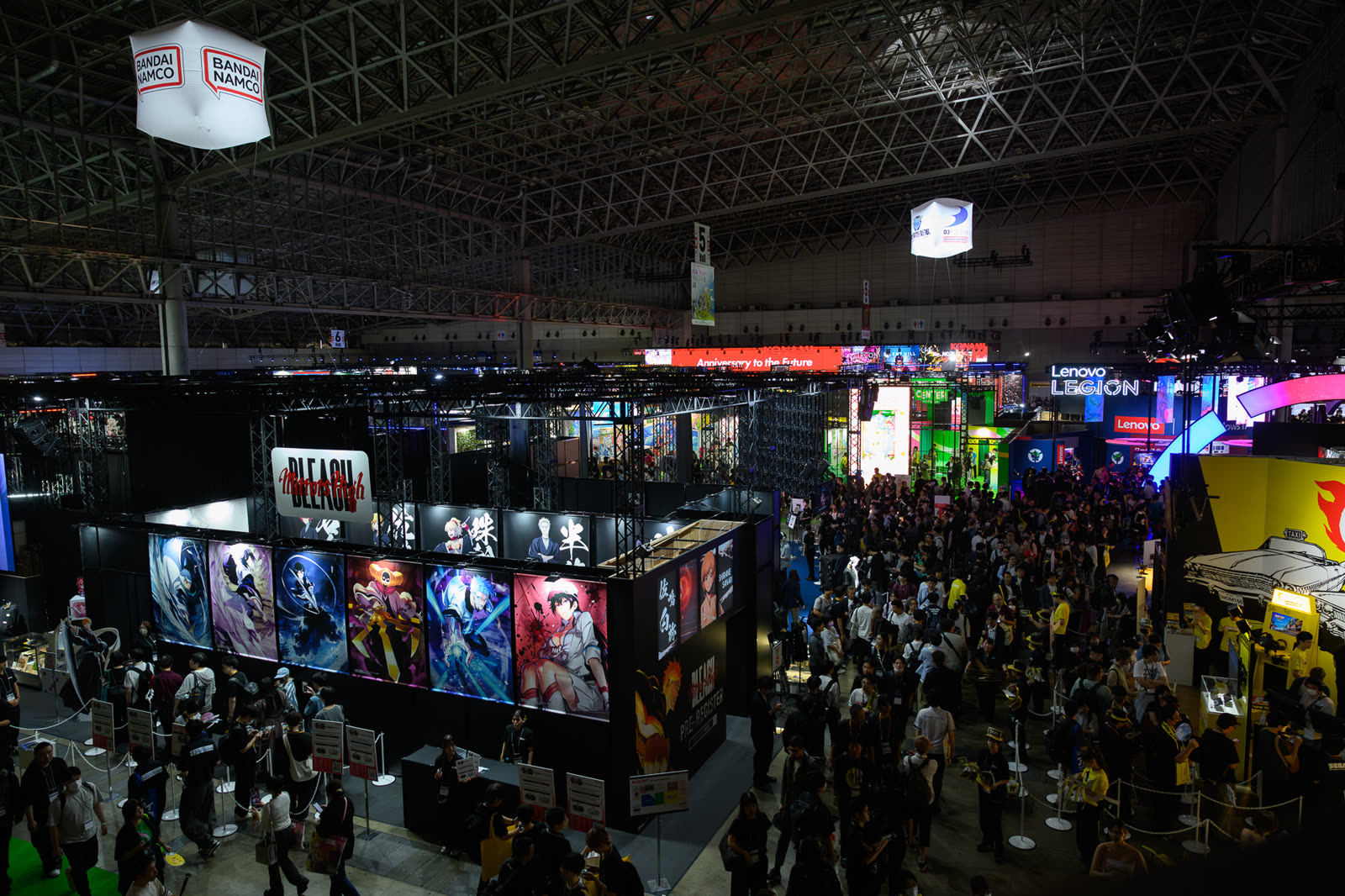 東京ゲームショウ2026 幕張メッセ 会場俯瞰 - 出展ブースと来場者で賑わうホール